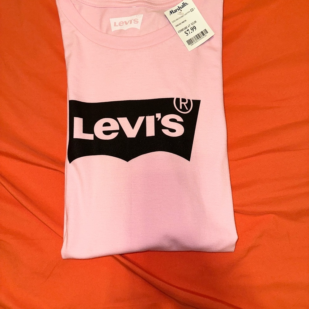 Levi’s Pink logo tee